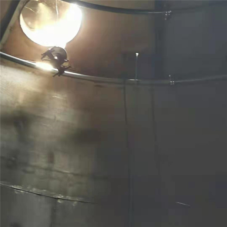 储罐香蕉视频APP免费3-储罐四维喷淋香蕉视频APP免费施工，水流量大，喷淋无死角，不搭架，省人工，安全系数高，这也是我公司实用新型技术专利_副本